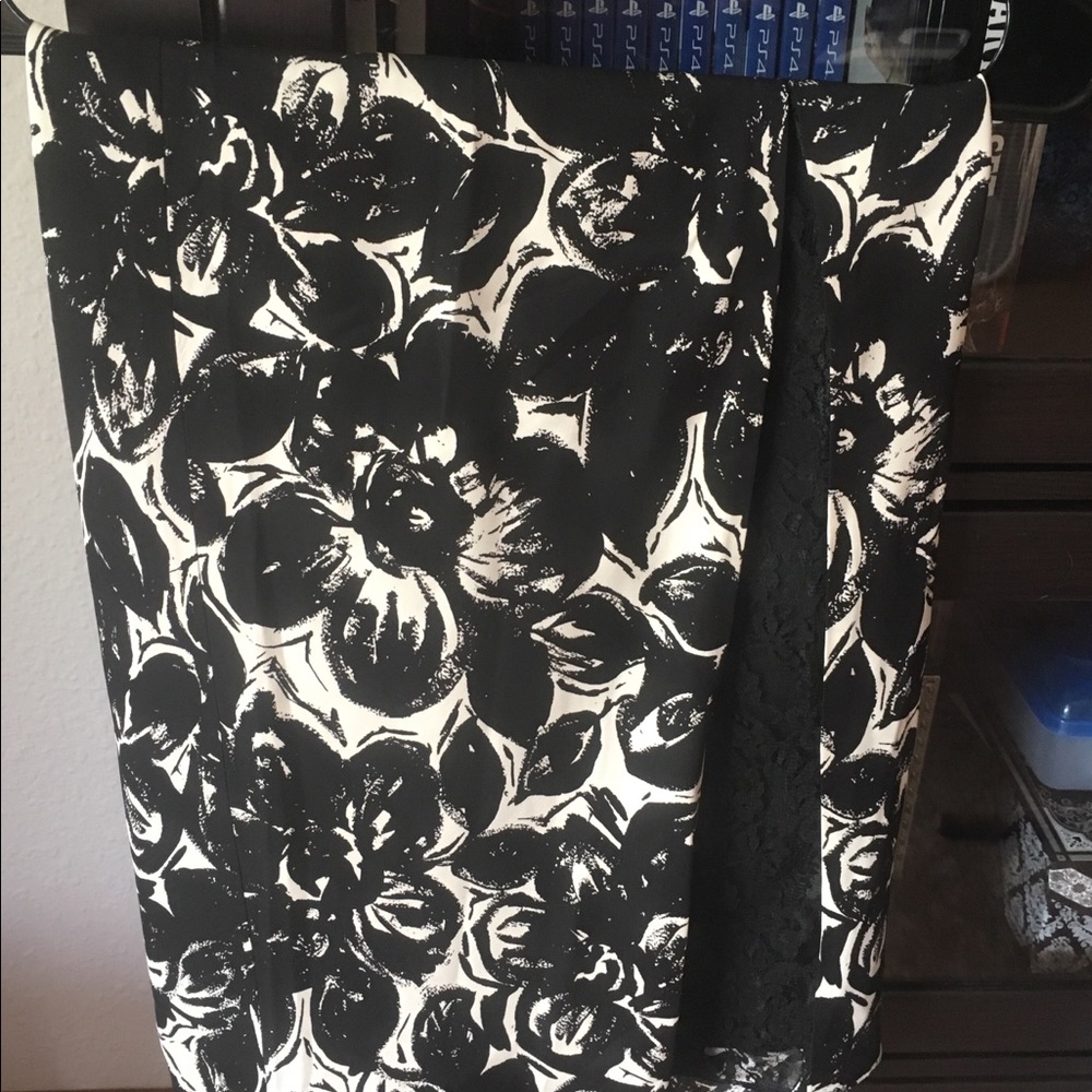Black and White Floral Skirt with Black Lace 22W